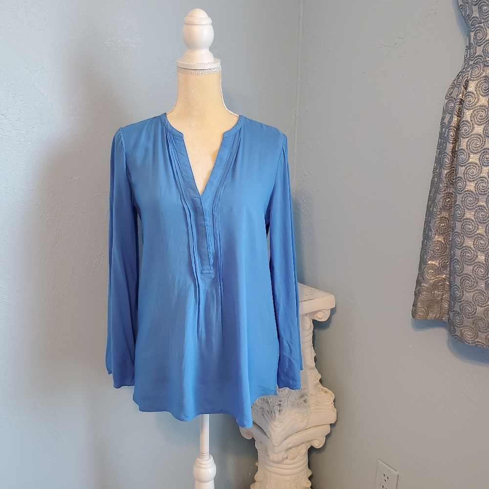 Lilly Pulitzer blue lightweight blouse C58